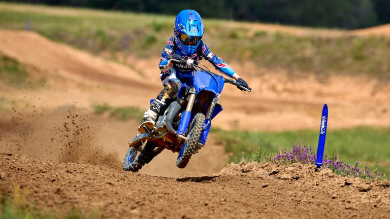 2026-Yamaha-YZ65-EU-Icon_Blue-Action-003-03