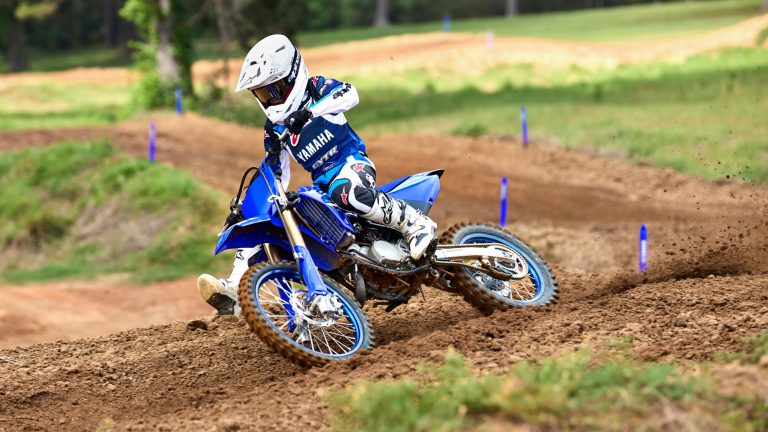 2026-Yamaha-YZ85LW-EU-Icon_Blue-Action-002-03