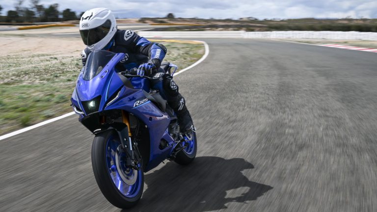 2026-Yamaha-YZF-R125A-EU-Icon_Blue-Action-004-03