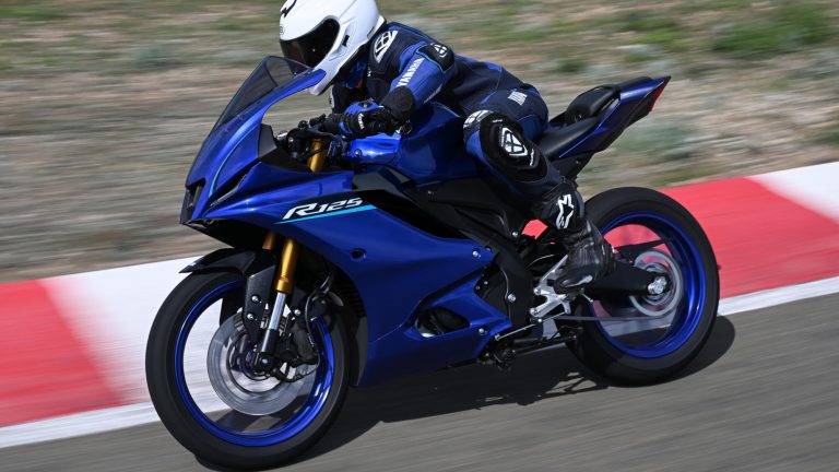 2026-Yamaha-YZF-R125A-EU-Icon_Blue-Action-005-03