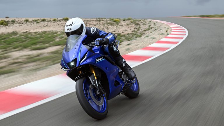 2026-Yamaha-YZF-R125A-EU-Icon_Blue-Action-006-03