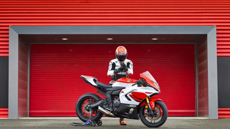 2026-Yamaha-YZF700R7-EU-Anniversary_White-Static-004-03
