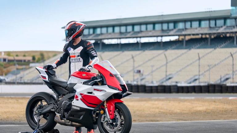 2026-Yamaha-YZF900R9-EU-Anniversary_White-Static-002-03