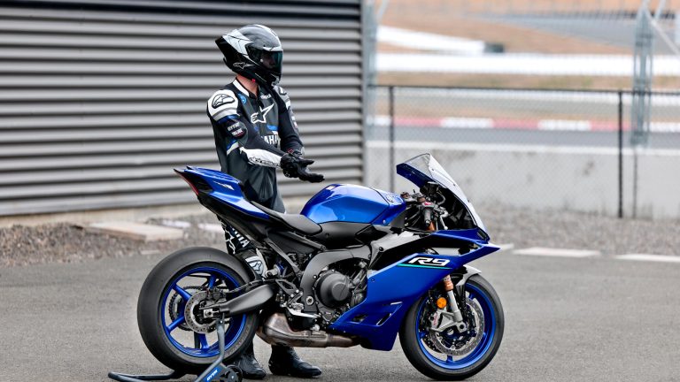 2026-Yamaha-YZF900R9-EU-Icon_Blue-Static-002-03