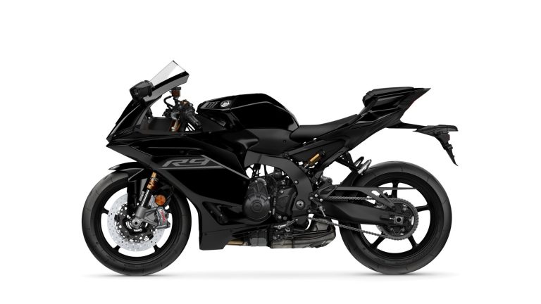 2026-Yamaha-YZF900R9-EU-Midnight_Black-Studio-006-03