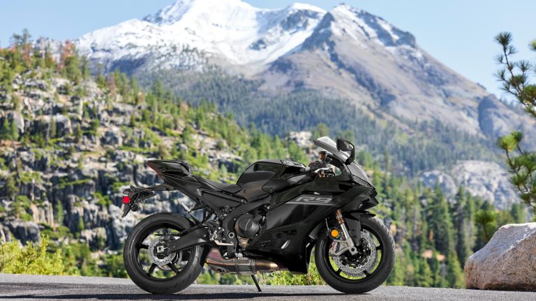 2026-Yamaha-YZF900R9-EU-Tech_Black-Static-001-03