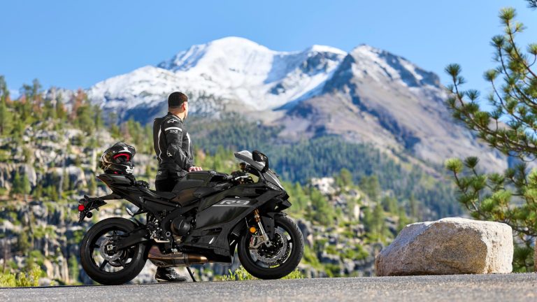 2026-Yamaha-YZF900R9-EU-Tech_Black-Static-003-03