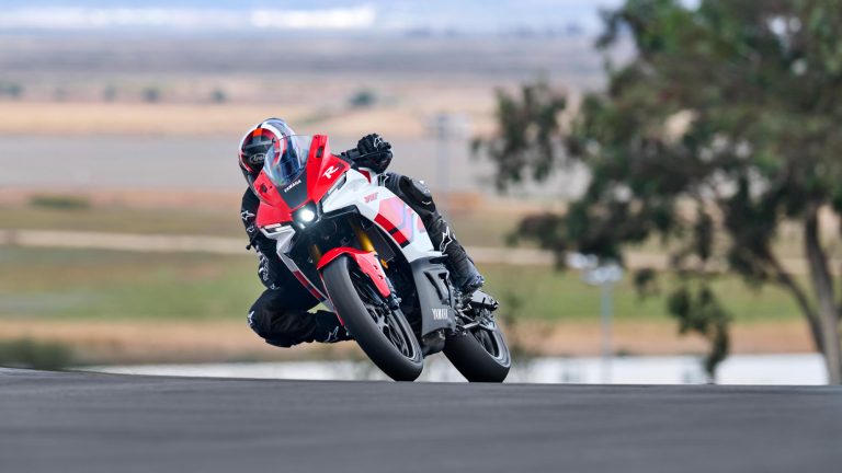 2026-Yamaha-YZFR320-EU-Anniversary_White-Action-006-03