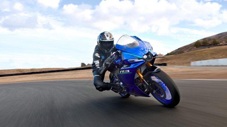 2026-Yamaha-YZFR320-EU-Icon_Blue-Action-001-03