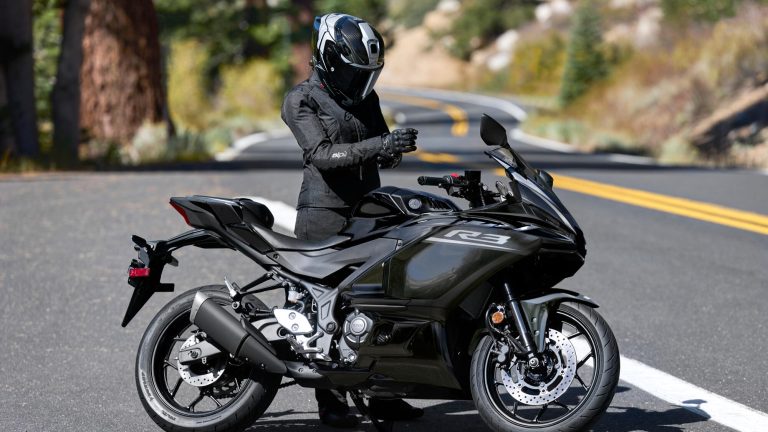 2026-Yamaha-YZFR320-EU-Midnight_Black-Static-001-03
