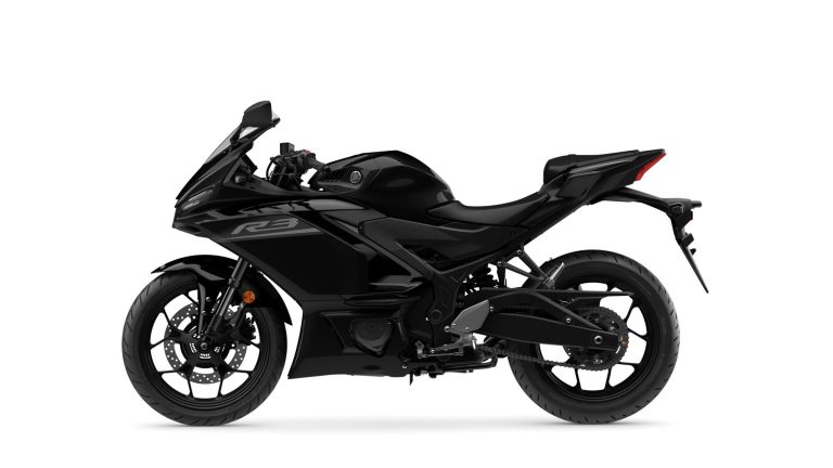2026-Yamaha-YZFR320-EU-Midnight_Black-Studio-006-03