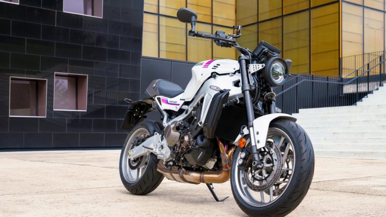 2027-Yamaha-XS850-EU-Neon_White-Static-001-03
