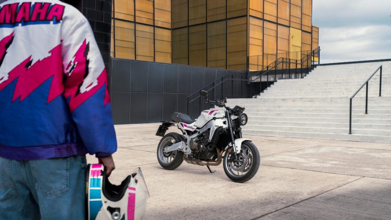 2027-Yamaha-XS850-EU-Neon_White-Static-004-03