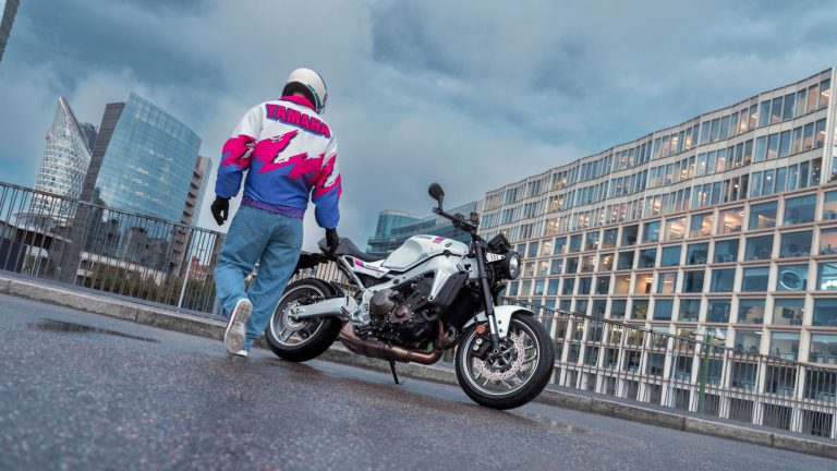 2027-Yamaha-XS850-EU-Neon_White-Static-005-03