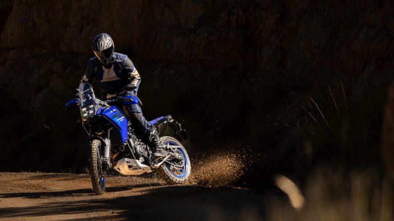 2027-Yamaha-XTZ700-EU-Icon_Blue-Action-003-03