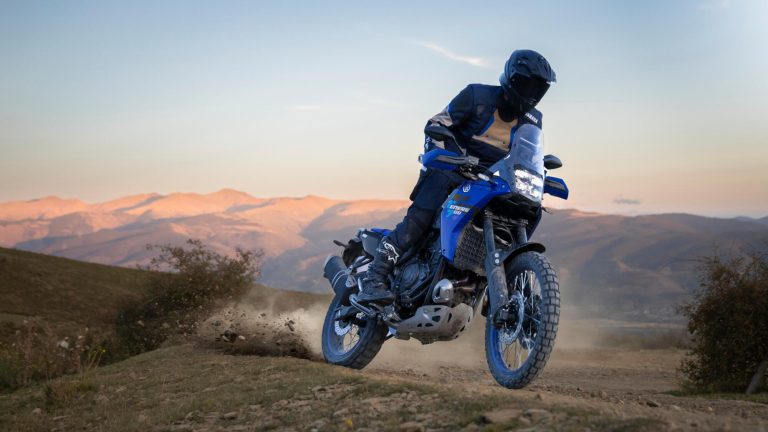 2027-Yamaha-XTZ700-EU-Icon_Blue-Action-006-03