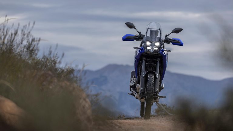2027-Yamaha-XTZ700-EU-Icon_Blue-Static-003-03