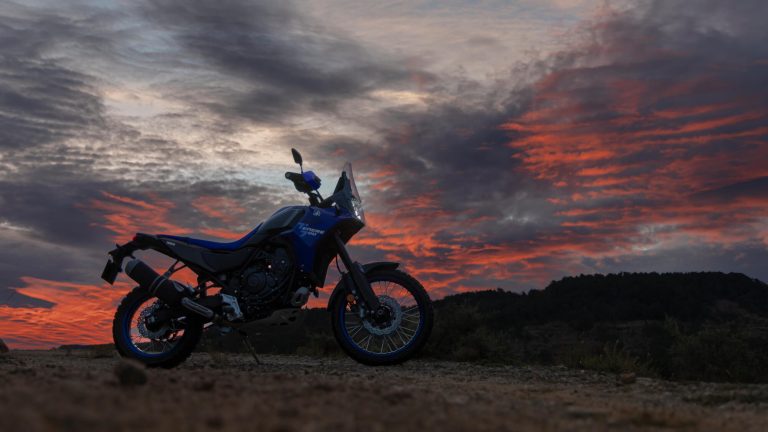 2027-Yamaha-XTZ700-EU-Icon_Blue-Static-008-03